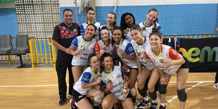 Equipe de voleibol feminino sub-19 da Fube garante vaga na fase regional dos Joguinhos