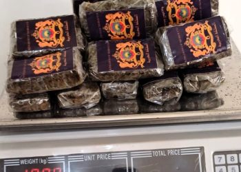 PRF localiza haxixe escondido em forro da lataria de carro na BR-101 em Paulo Lopes