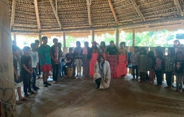 Acadêmicos de Pedagogia da Unifebe visitam aldeia indígena em Major Gercino