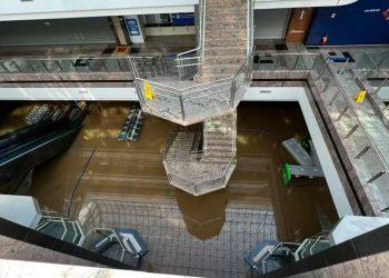 Aeroporto de Porto Alegre suspende atividades por tempo indeterminado