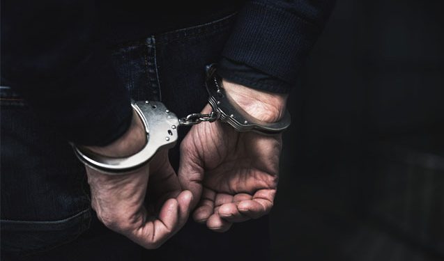 Homem com mandado de prisão por roubo e violência doméstica é preso pela Policia Militar em Canelinha