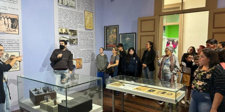 Projeto de integração entre estudantes da comunidade surda avança na região