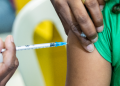 Vacina contra a gripe é liberada para toda a população acima de seis meses de idade em SJB