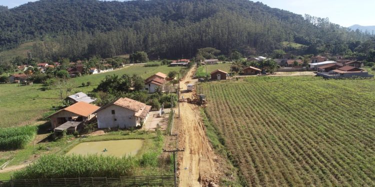 Trecho da rua Ângelo José Hermes receberá sistema de drenagem e pavimentação com lajotas