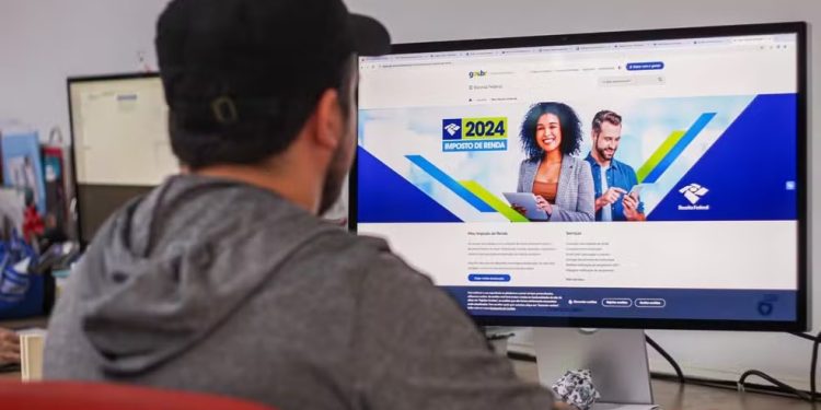 Santa Catarina Recebe 2,1 Milhões de Declarações de Imposto de Renda e Supera Expectativas