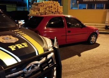 Dois homens são presos com 121 kg de maconha na BR-101 em Itapema