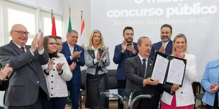 Governo de SC lança concurso na área da educação