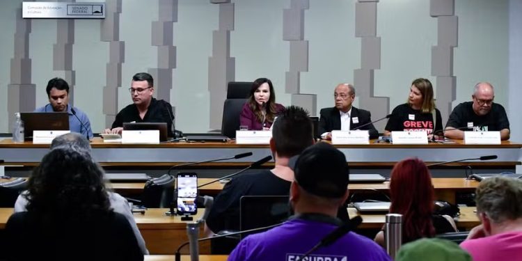 Enem, espanhol obrigatório, EaD: entenda as mudanças no novo ensino médio que levaram o projeto de volta à Câmara