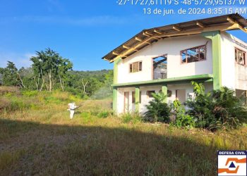 Saúde aplica fumacê na antiga empresa Trento Brasil e rua 6 de Maio no bairro Trinta Réis