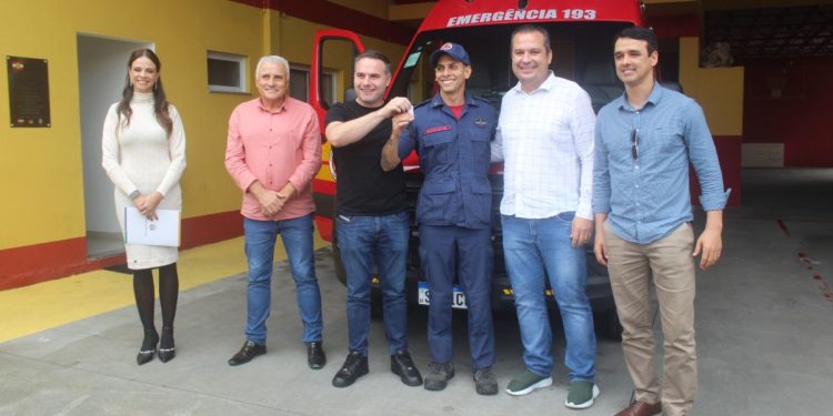 Nova ambulância é entregue ao Corpo de Bombeiros Militar de São João Batista