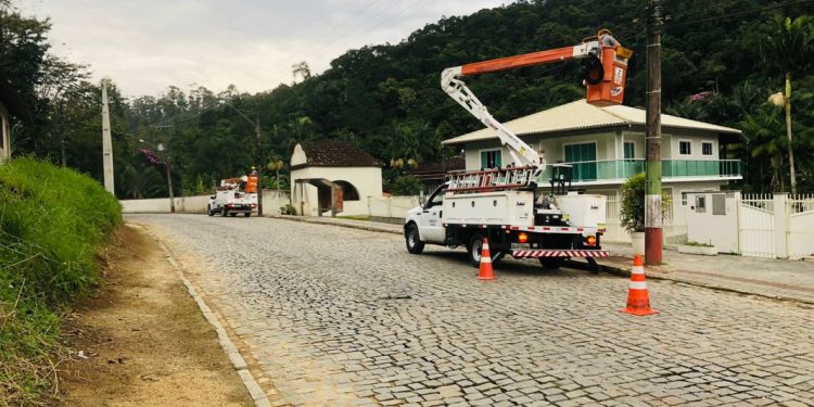 JMM instala novas luminárias de LED na estrada geral dos bairros Cascata e Espraiado em Nova Trento