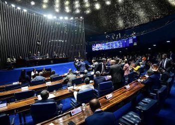 Senado Aprova Bolsa de R$ 700 para Estudantes Universitários de Baixa Renda