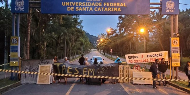 UFSC Completa Três Meses de Greve e Mantém Calendário Acadêmico