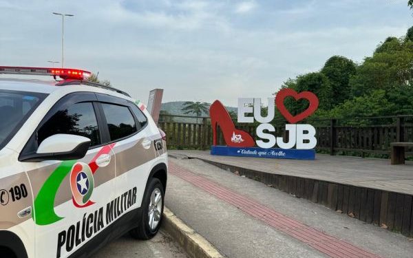 Policia Militar recupera letra B furtada do cartão postal da cabeceira da ponte que liga os Bairros Cardoso – Ribanceira do Sul