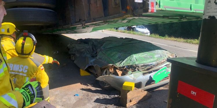 Duas pessoas morrem em grave acidente na BR-470 em Brunópolis