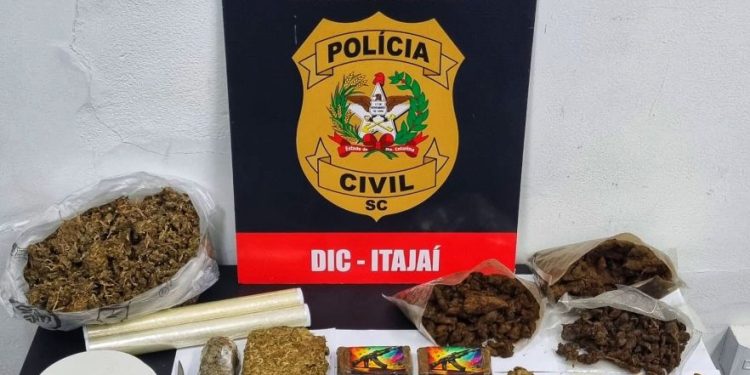 Polícia Civil prende suspeito por tráfico de drogas no bairro são Vicente em Itajaí