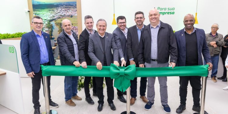 Sicredi inaugura agência em Canelinha