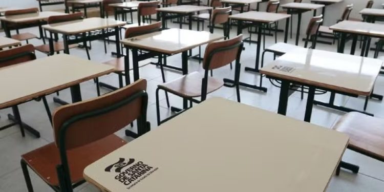 Concurso público para educação em SC implementa reserva de vagas após decisão judicial