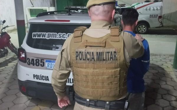 Polícia Militar cumpre mandado de prisão no Mato Queimado em Nova Trento