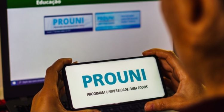 Prouni oferece 8 mil vagas em SC: confira os cursos, cidades e como se inscrever