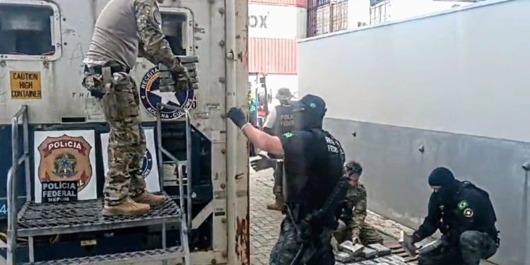 Polícia Federal e Receita Federal apreendem cerca de 33 kg de cocaína no Porto de Itapoá