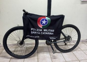 Bicicleta furtada é recuperada após vitima encontrar no estacionamento de um supermercado