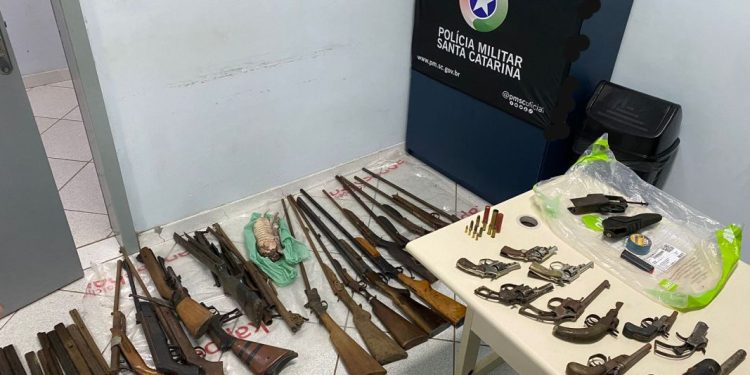 Polícia Militar e Polícia Civil flagram oficina ilegal de armas de fogo