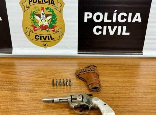 Polícia Civil prende homem em flagrante pelo crime de posse irregular de arma de fogo