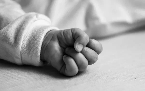 Casal acorda e encontra bebê sem vida  Balneário Camboriú