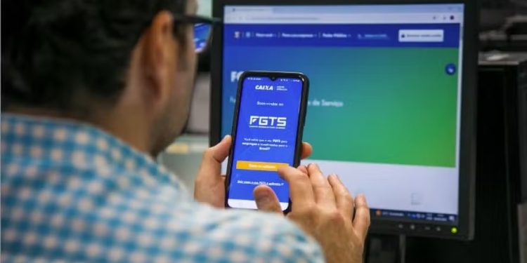 FGTS: Como os trabalhadores receberão o lucro que a caixa vai distribuir?