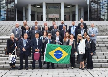 Reitora representa a Unifebe em missão na Finlândia e Suécia