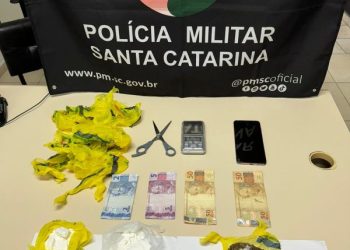 Após denúncias de tráfico Policia Militar de São João Batista prende suspeita e encontra drogas