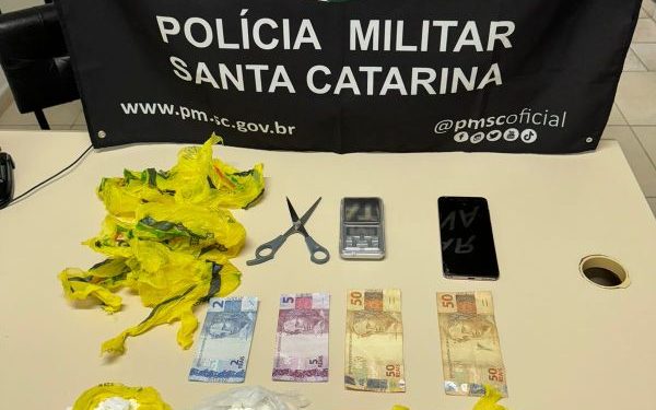 Após denúncias de tráfico Policia Militar de São João Batista prende suspeita e encontra drogas