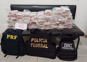 FICCO/SC prende duas pessoas em flagrante e apreende cerca de 120 kg de crack/pasta base de cocaína na BR-101