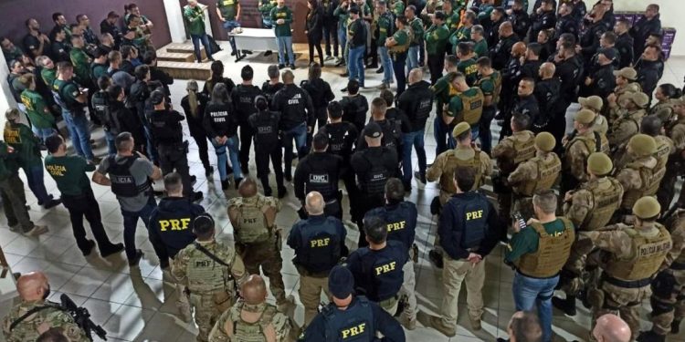 PRF participa de operação do GAECO contra quadrilha de roubo de veículos em SC