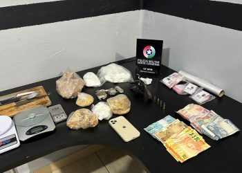 Homem é preso em posse de drogas e arma de fogo