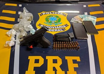 PRF prende casal com arma roubada e drogas em ação na BR-101 em Araranguá