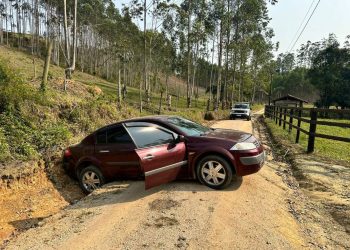 Veiculo apreendido após denuncias de manobras perigosas no Timbezinho