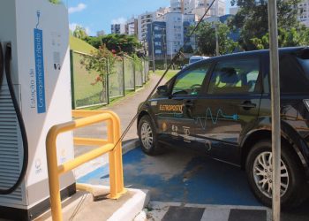 Celesc inicia cobrança pelas recargas de carros em eletropostos na próxima semana