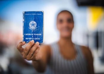 Desemprego no Brasil cai para 6,6% no trimestre encerrado em agosto, segundo o IBGE