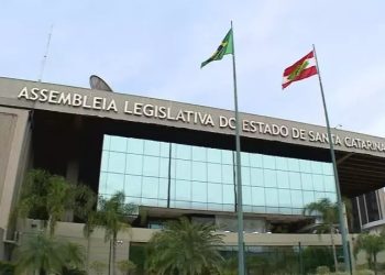 Confira o salário dos professores da rede estadual de SC após aprovação de projeto na Alesc