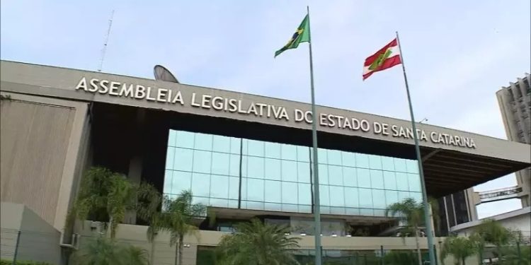 Confira o salário dos professores da rede estadual de SC após aprovação de projeto na Alesc