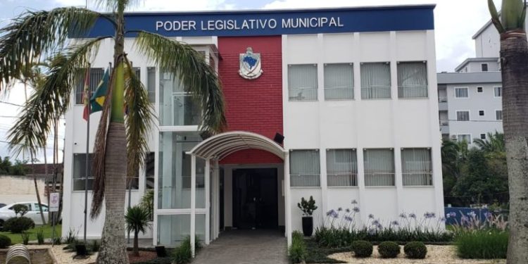 Futuros vereadores selam acordo para a presidência da Câmara de São João Batista