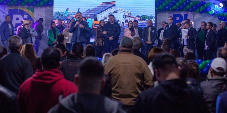 Diogo Maciel é reeleito prefeito em Canelinha