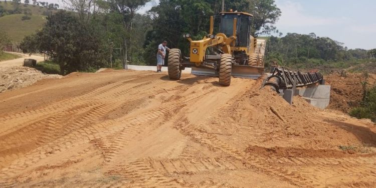 Tráfego de veículos é liberado na nova Ponte do Óleo, no bairro Fernandes