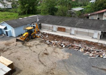 Canelinha inicia reforma e ampliação de Escola Cantório Florentino da Silva, no bairro Índia.