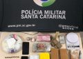 Polícia Militar realiza grande apreensão de drogas e prende suspeitos em Canelinha