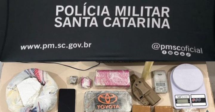 Polícia Militar realiza grande apreensão de drogas e prende suspeitos em Canelinha