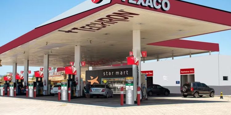 Posto TEXACO distribuí gasolina de graça na Grande Florianópolis