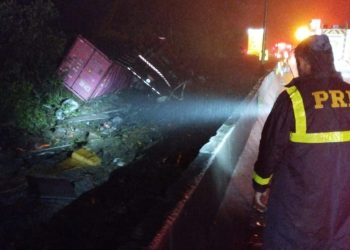 Acidente envolvendo van com atletas de equipe de remo deixa nove mortos na BR-376